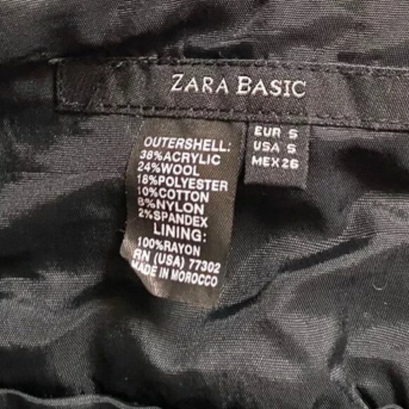 Jupe classique noire et blanche _Black & White Classic Skirt â Timeless Elegance - Picture 8 of 9